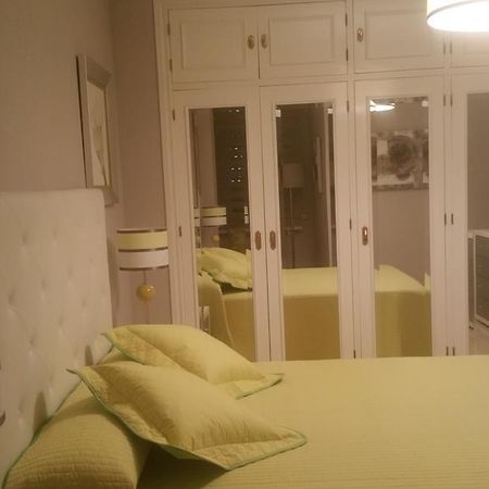 Apartamento Eduardo Dato Севілья Екстер'єр фото